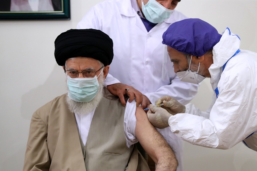 كانوا يلحّون عليّ قبل أشهر أن أتلقّى اللقاح، ولكن قلت إنّني سأنتظر حتى يتمّ تصنيع #لقاح_كورونا_الإيراني، إن شاء الله، ثمّ قلت إنّني أرغب في ألا يتمّ هذا الأمر خارج المواعيد المحدّدة.

#إيران_القوية