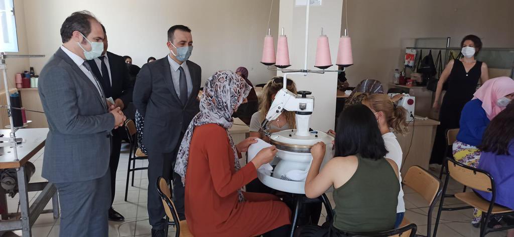 İş garantili Remayöz projemizin açılışını sayın Başsavcımız Oğuz Şükürü Ener Cumhuriyet Savcısı Mestan Işık Cumhuriyet Savcısı Adem Ulu Halkeğitim Müdürü Derya Taşkınsu ve Denetimli Serbestlik Müdürü Haydar Demirin katılımıyla gerçekleştirildi.Iğdır iline hayırlı olsun