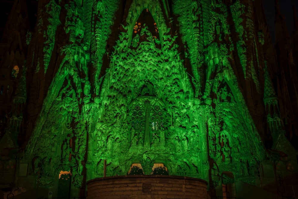 sagradafamilia's tweet photo. El próximo domingo, 27 de junio, es el Día Internacional de la #Sordoceguera. La fachada del Nacimiento de la Sagrada Familia se vestirá de verde de 22:00 a 24:00 para dar visibilidad a esta discapacidad física y sensibilizar a la población
#HellenKellerDay
@APSOCECAT https://t.co/0JJ30wDLZ0