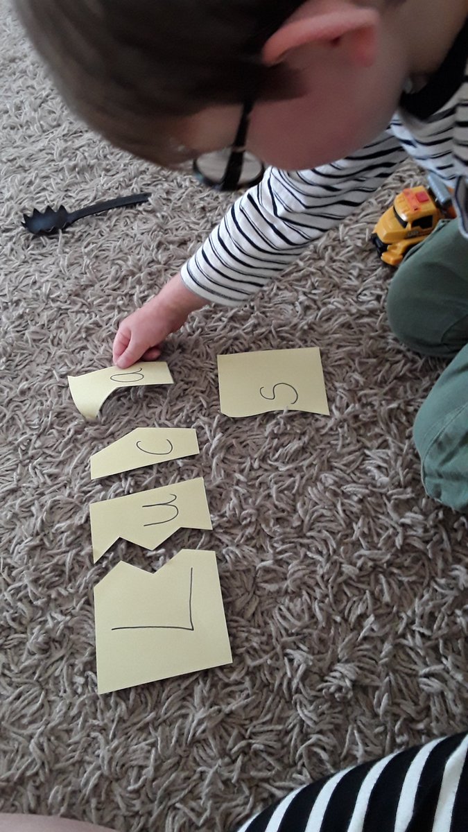 AshbridgeMaxy's tweet photo. Squirrels have been making their name jigsaws and using small fiddly bits of sellotape to join them together. Name recognition and fine motor skills practise! #LearningOurNames #schoolready #finemotor #EYmatters @NDNAtalk https://t.co/cX2MgIUHNJ