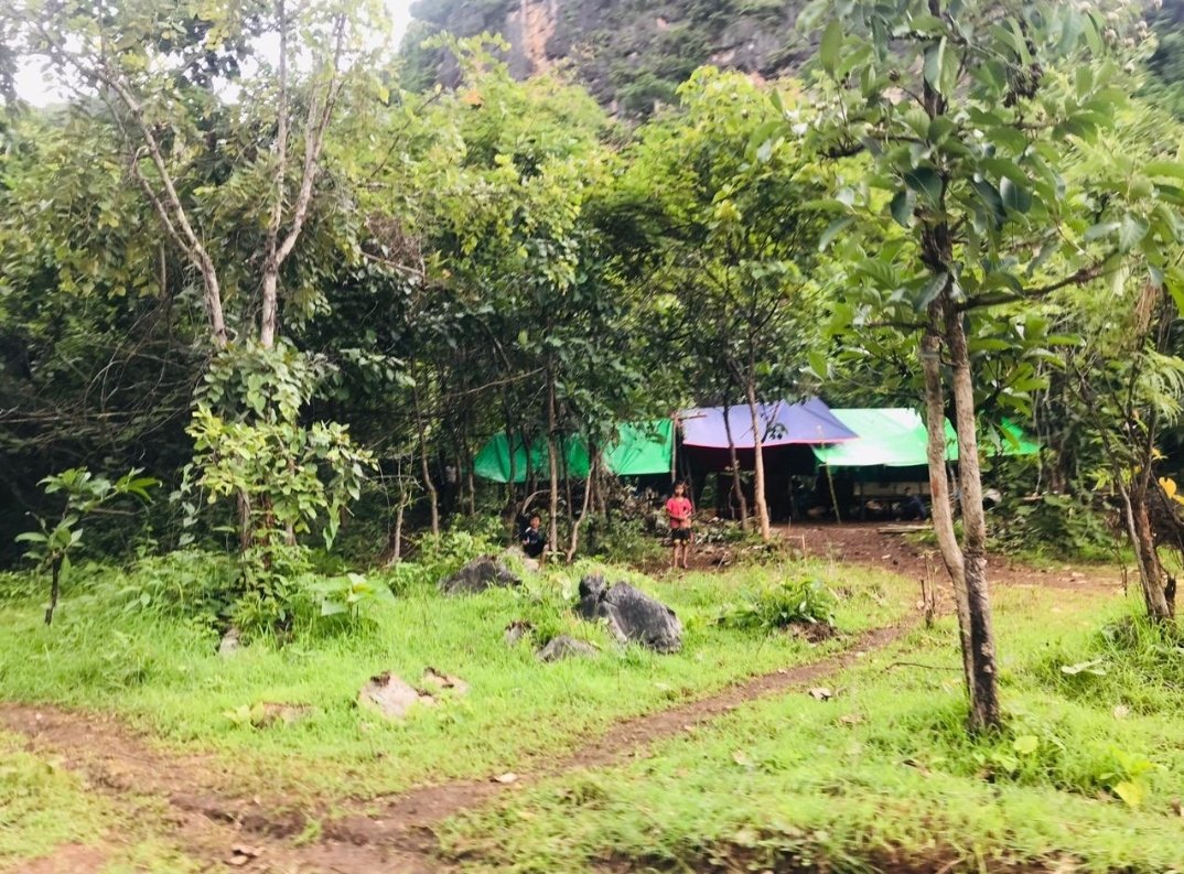 Am told #Myanmar #military went into the forest to ask #Demoso residents who fled from #Kayah state to return home. But many remain afraid, some went back to retrieve their belongings but left again &amp; others can't return as their homes were destroyed #WhatsHappeningInMyanmar
