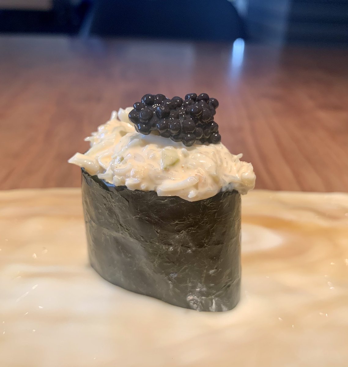 Entre estos, me gustaron particularmente el de espardeñas al wok con pil-pil de sus pieles, el de cococha de merluza en tempura (pura melosidad) y el de buey de mar con huevas ahumadas de arenque, además de la “gilda”. <a href="/UmikoRest/">Umiko</a>