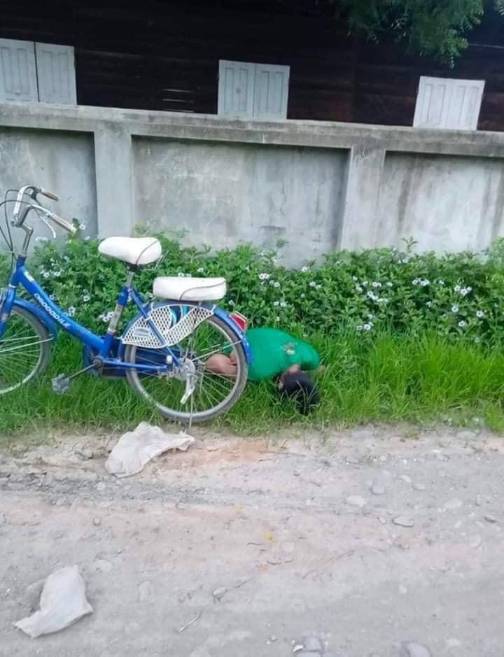 The unidentified dead body of a man was found near the former No.13 school in Taungphila ward, Kale, Sagaing Region. Under Military Dictatorship, so many unidentified dead bodies are found here &amp; there. #June25Coup #WhatsHappeningInMyanmar