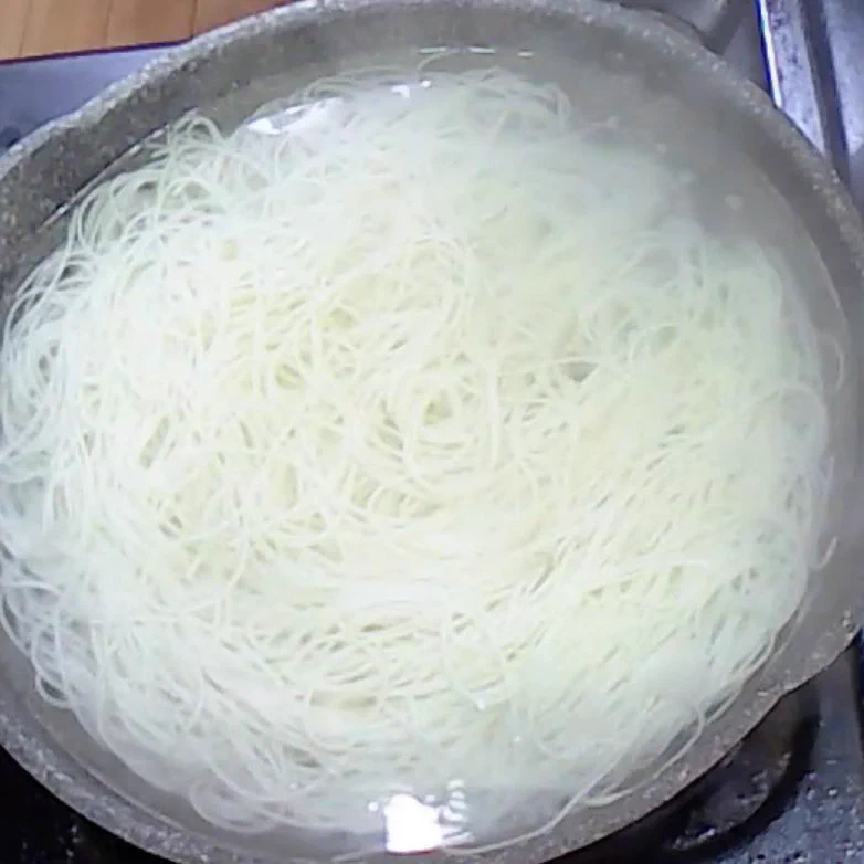 そうめんは茹でずに作る！ヌメリが少なくつるんと美味しい味わいに変身！