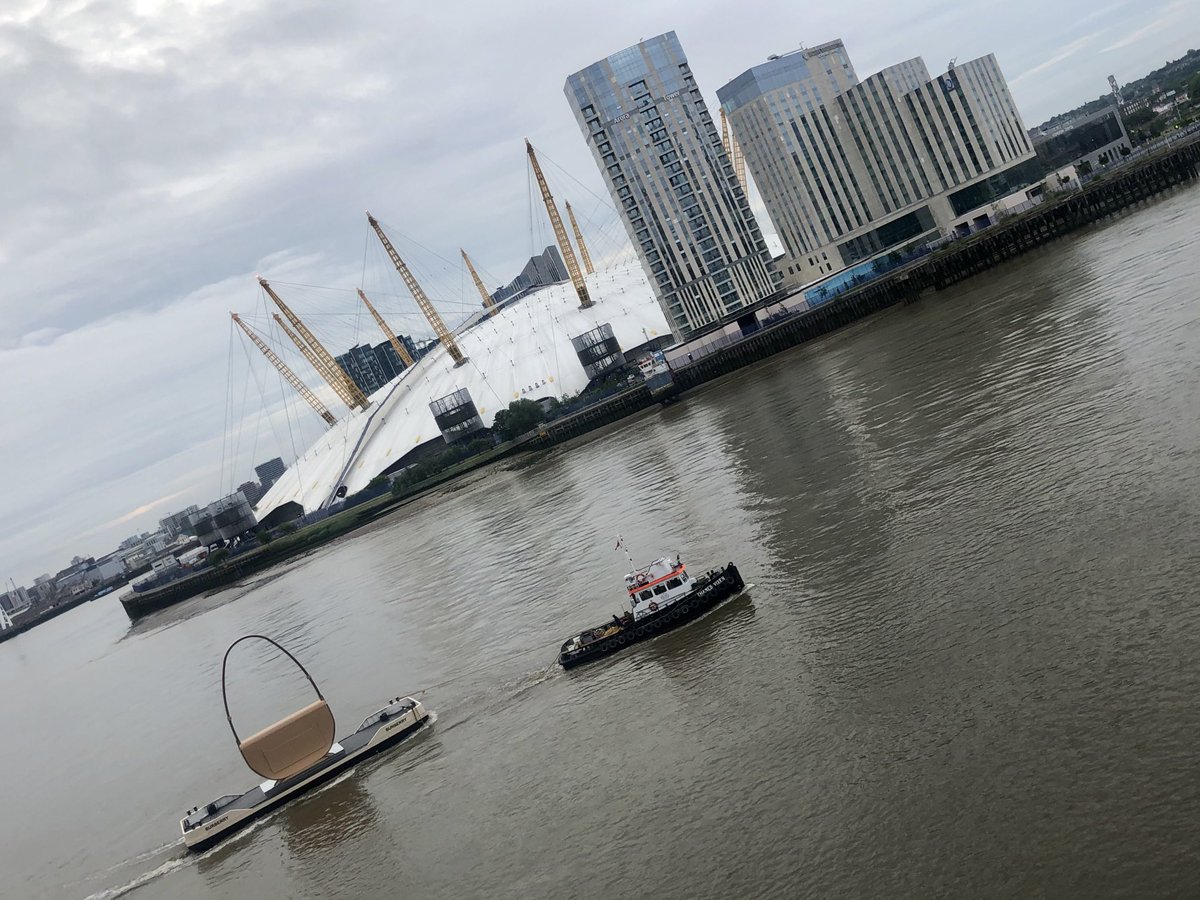 London being London. #london #goodmorninglondon #morningview #burberry