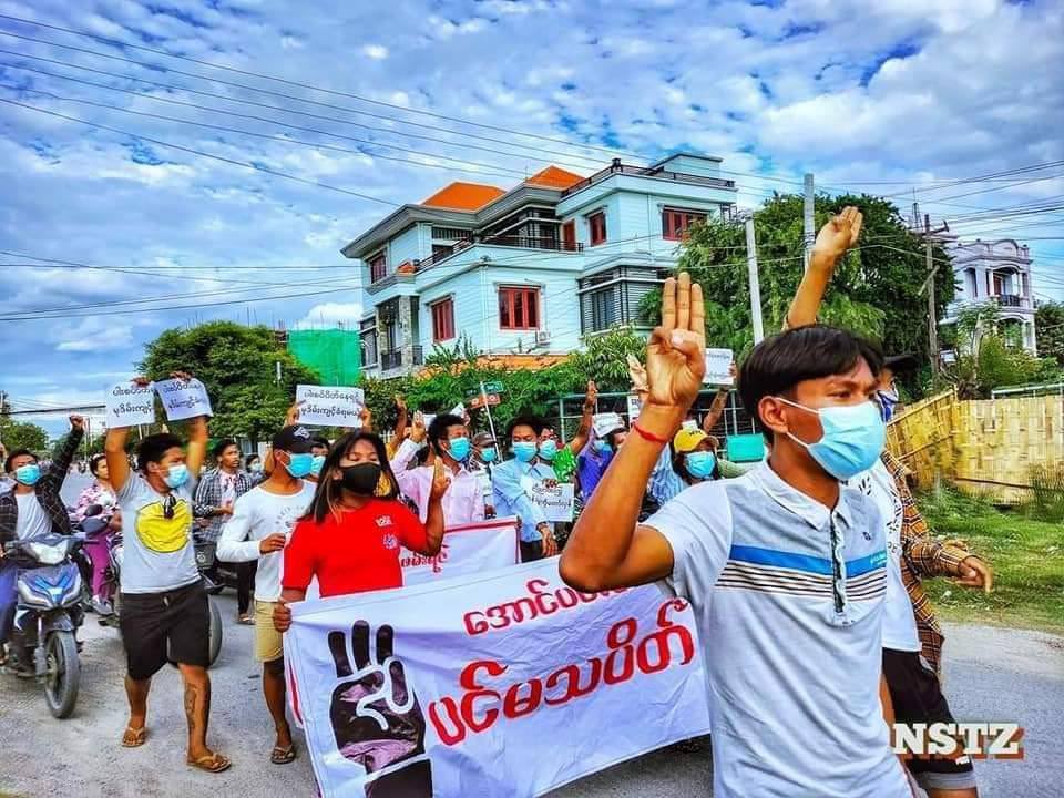 Aung Pin Lel Main Strike in Mandalay took the streets again in defiance of Genocidal Dictatorship. Junta’s brutality can’t stop us from fighting for Freedom. #June25Coup #WhatsHappeningInMyanmar