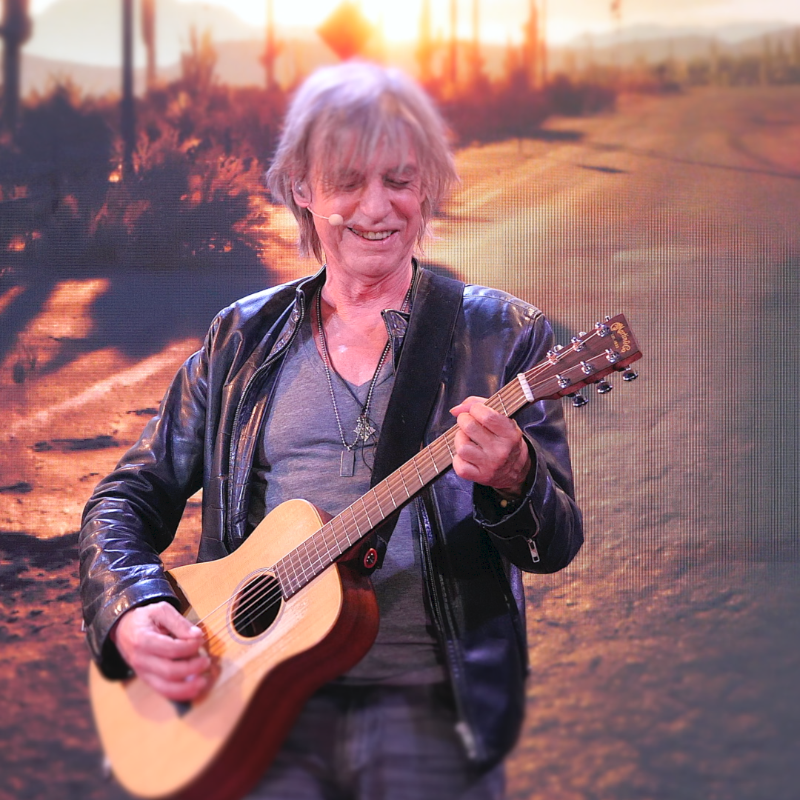 Orange_France's tweet photo. Clients Orange, vivez un moment exclusif avec le concert de @Aubertofficiel en 360° grâce à l’application Immersive Now et en réalité virtuelle via la TV d’Orange VR. 🎸 🎶 #StreamIn360