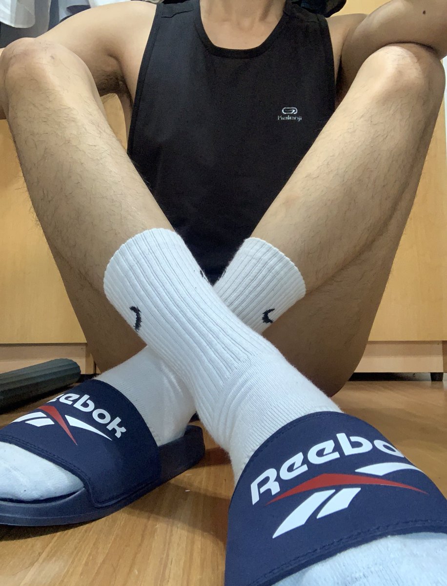 午後時光 這樣搭行嗎

#午後 #拖鞋 #腳 #腿  #白襪 
#交友 #安全約 #FWB