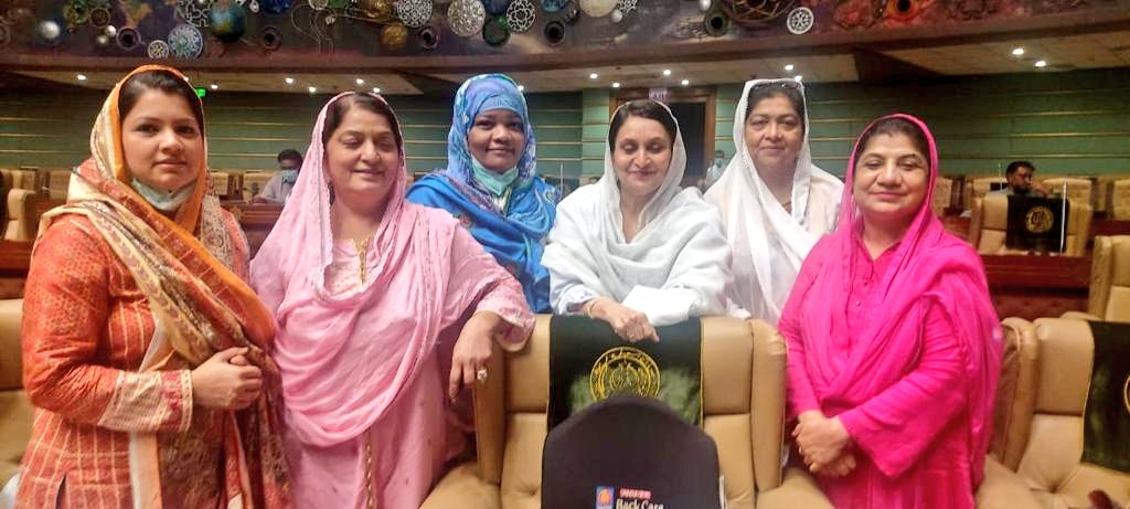 SanghaarShazia's tweet photo. Congratulations Sindh ✌ 
Today The Sindh Assembly passed #Awam_Dost  budget 2021-22 for the next financial year. https://t.co/ymHUODxfVa