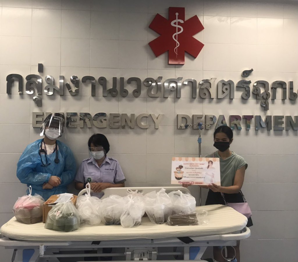 B_Arisa's tweet image. Part 1 โปรเจคเล็กๆจากบ้านชานมไข่มุก เนื่องในวันคล้ายวันเกิด #เนเน่ ส่งชานมและขนม เป็นกำลังใจให้บุคลากรทางการแพทย์ รพ.เชียงรายประชานุเคราะห์ จำนวน 30 ชุด 🧋