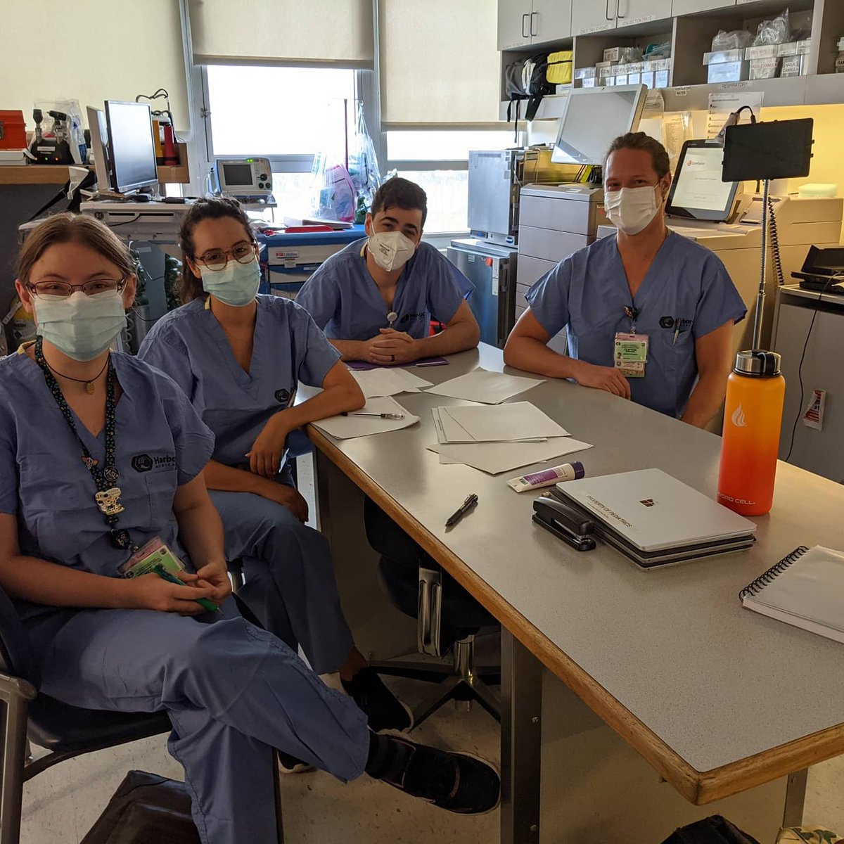 WELCOME to our new intern class!! Here are a few of them on Day 1 of intern year in the Nursery, NICU, and Ward. We're so excited to have all of you on our Harbor Peds team!! 🎉💪🏼😁