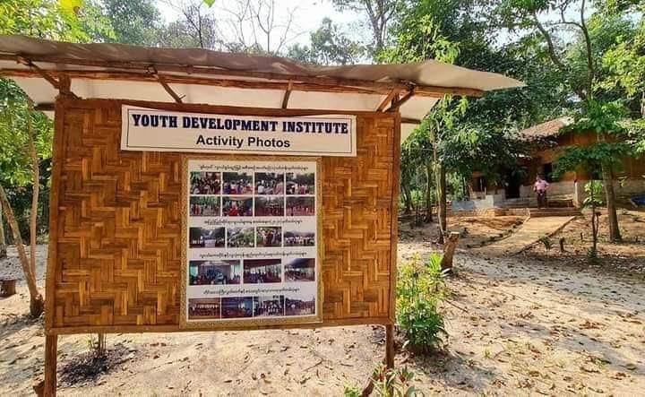 About 30 Junta Terrorists have raided the Youth Development Institute that’s currently giving medical training since 8am on June 25 and forcibly abducted two passers-by.  
#WhatsHappeningInMyanmar 
#June25Coup