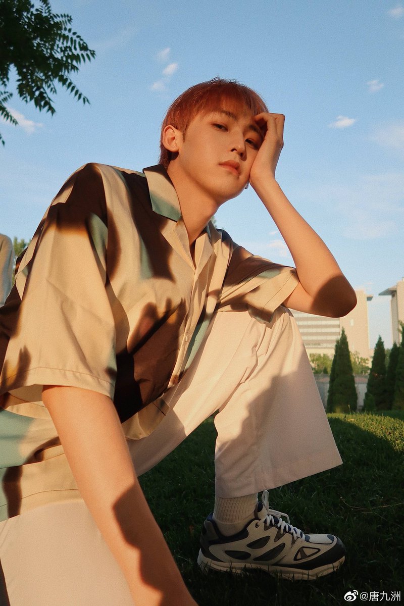 tangyizhou_'s tweet photo. He looks soooo good~! https://t.co/xFeUTAJs51