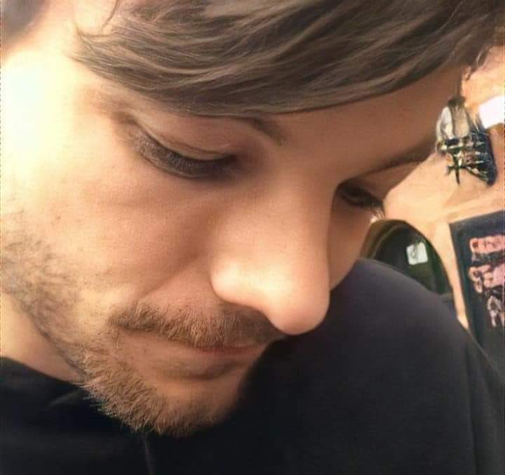 IsaaaT28's tweet photo. Louis es el ser más lindo, le dedico todos los poemas bonitos, le doy todas las estrellas y florecitas del mundo<3 https://t.co/RBF6JojMk8