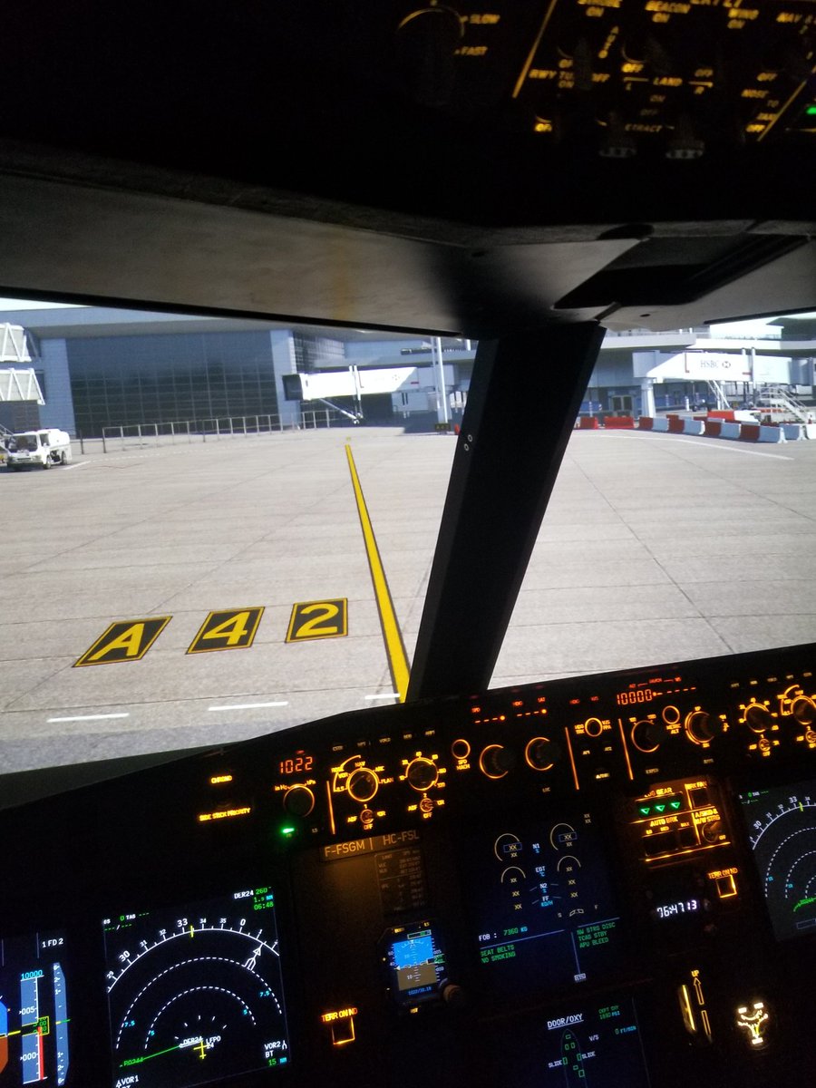 HomecockpitsF's tweet photo. fabricant francais de simulateurs de vol A 320 #homecockpitsfr #airbus #a320 #flighttrainer #madeinfrance https://t.co/kxsXfiSp25