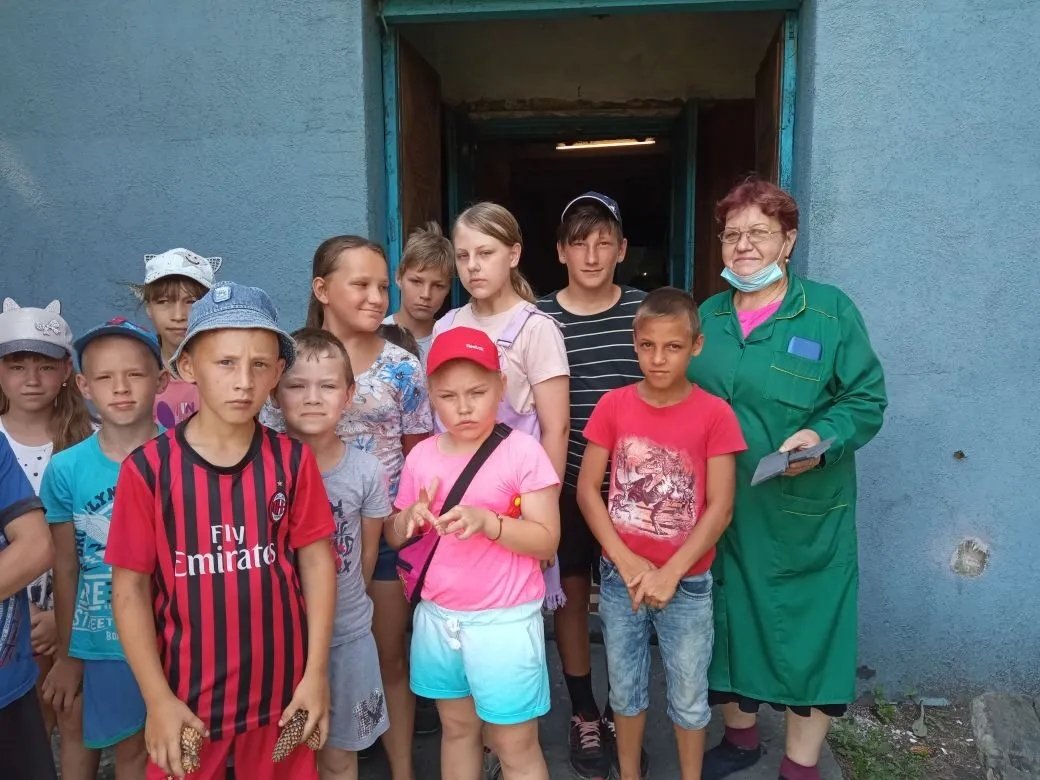 xAfkvYQ1cOlTC8N's tweet photo. 24.06.21г. В ЛДП "Муравейник-территория профориентации" - "День заводского рабочего". Воспитанники лагеря на экскурсии в ООО "Волжские тормозные колодки". Знакомит ребят с заводским  профессиями Браун Н. А. https://t.co/DtrqklkCCf