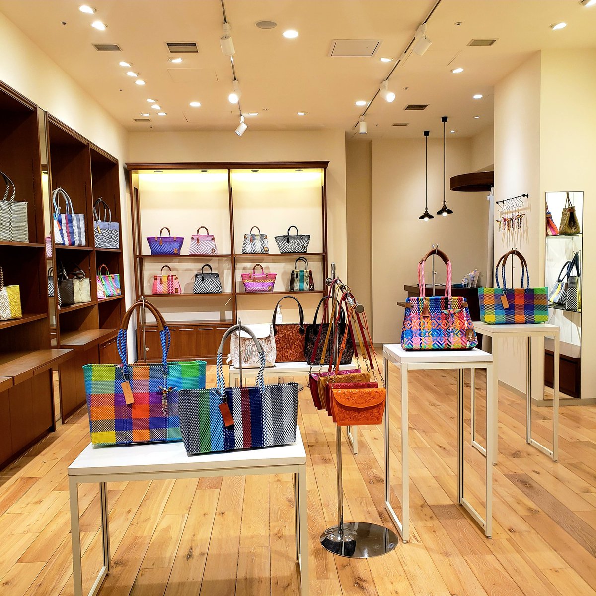 everlasevents's tweet photo. 今日から日本橋のコレド室町３にMEXICO Select Shopがオープン❗
メキシコのブランドバッグFORTUNAのカラフルバージョンが登場しています。ぜひ遊びに来てください😊

@MEXICOKANKO @EmbamexJP @PRMEXICO_Japan https://t.co/roFlEq3ktF