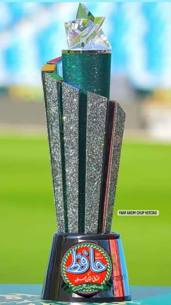 ZunairaRasheed4's tweet image. Because my nanhyaal in Multan… khandan se bahar nai gai trophy 😌
#PSL6final