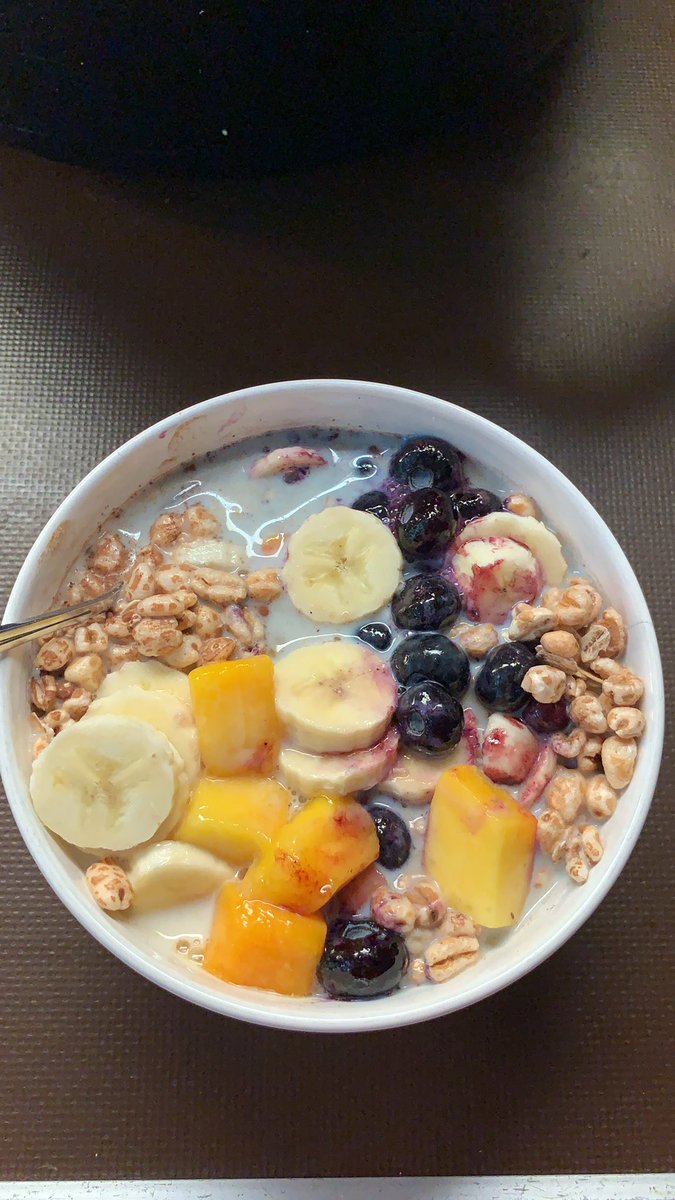 zverdun's tweet photo. #wfpb #vegan #breakfast with delicious #fruits. Yummy! https://t.co/TCkzuGLThJ