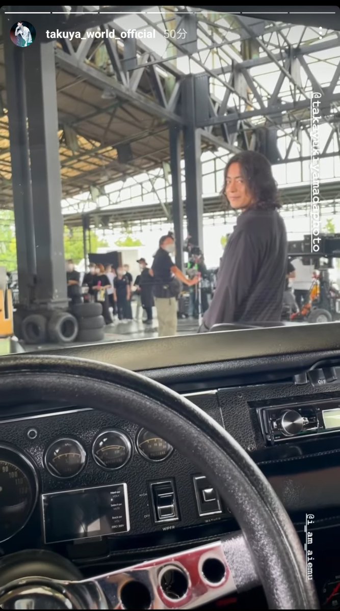 takuya あおり部、鳥居部補強4点（光沢有り） UVERさん埼玉の行田でMV撮影してる← 近くに車の販売店あるからそこ