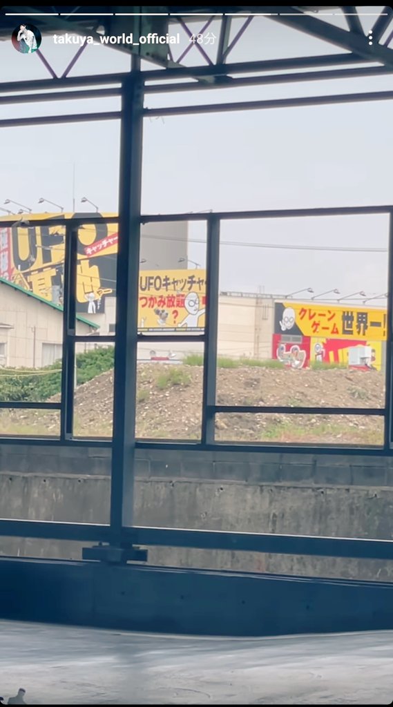 takuya あおり部、鳥居部補強4点（光沢有り） UVERさん埼玉の行田でMV撮影してる← 近くに車の販売店あるからそこ