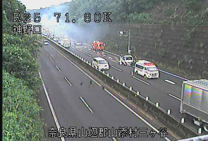 国土交通省 北勢国道事務所 車線規制情報 6月25日 金 15時40分現在 名阪国道 大阪方面 神野口ｉｃを過ぎたところで事故が発生し 登坂車線と走行車線を規制しています 通行される方は注意して走行してください 名阪国道 国道25号 道路情報