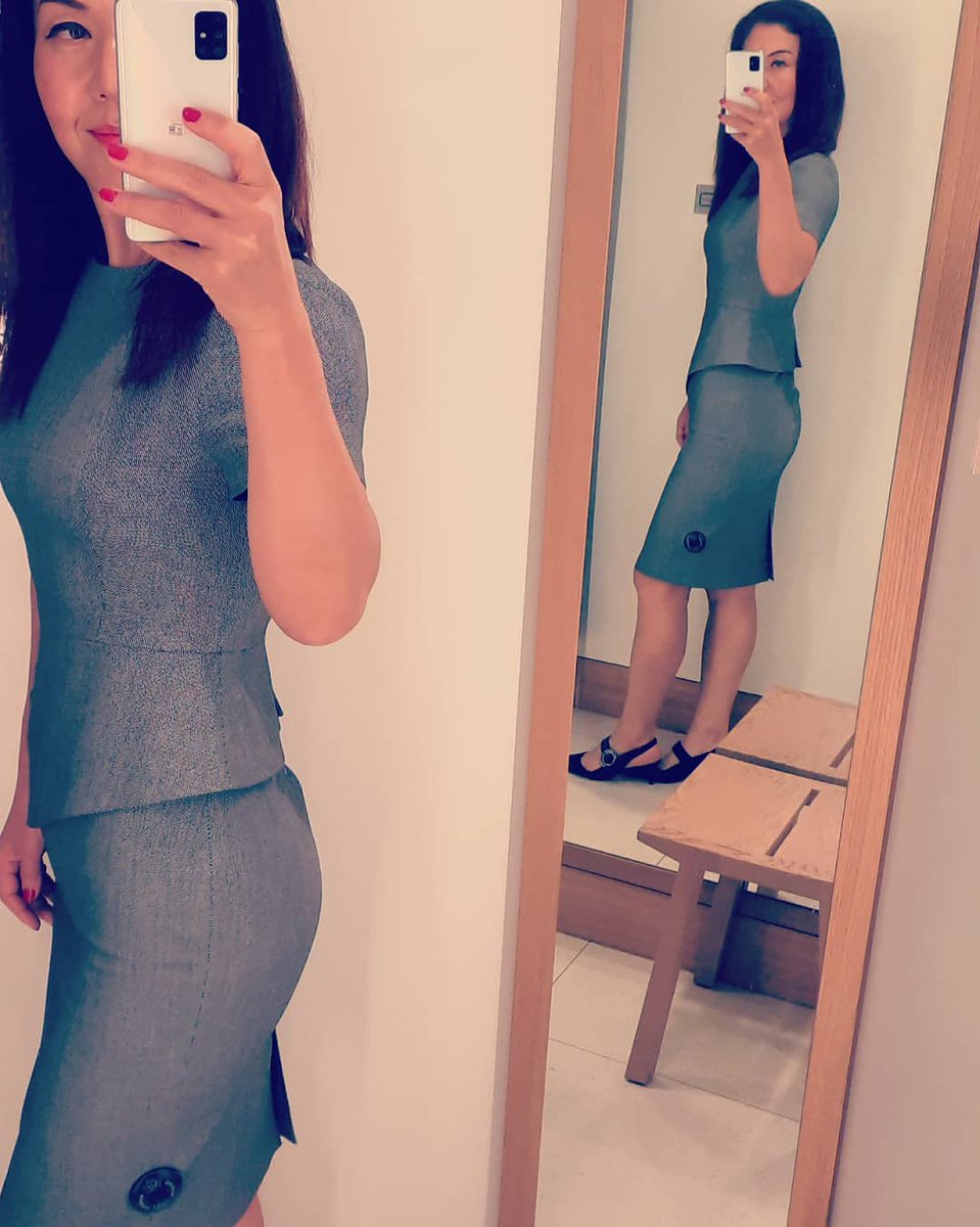 Rina_Sowler's tweet image. Loved trying this
#JANZA Tailored asymmetric dress @ted_baker
#FunAfterWork 
#LoveFashion😍