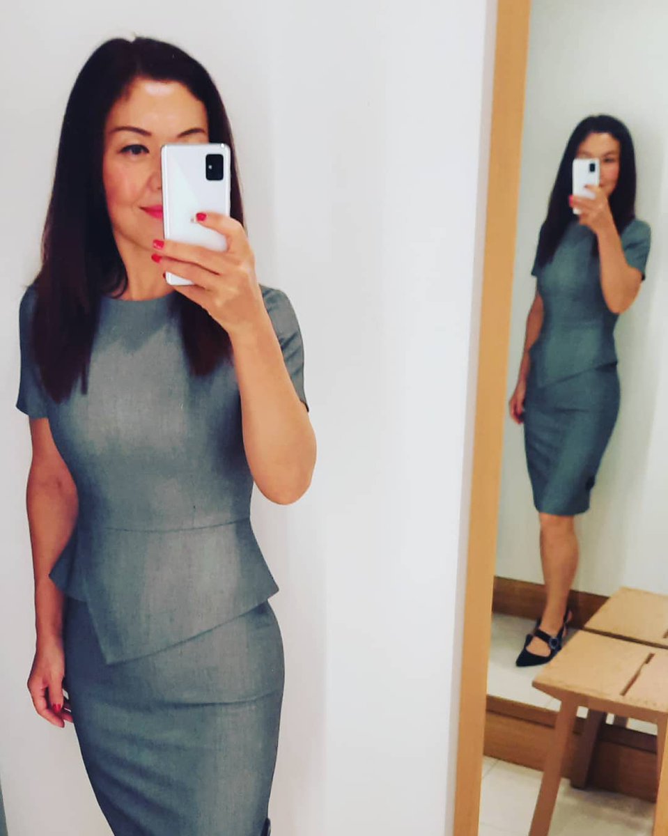 Rina_Sowler's tweet image. Loved trying this
#JANZA Tailored asymmetric dress @ted_baker
#FunAfterWork 
#LoveFashion😍