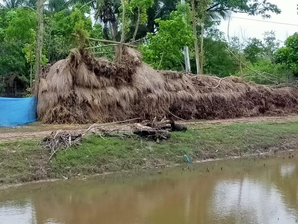 OVAAT_1VILLAGE's tweet photo. #OVAAT is heading to #Sundarbans. The area is already in distress due to the cyclone &amp; lack of livelihood.
We are setting up #CovidReliefCamp in various parts of #Sundarbans to help them. Our camps will be equipped with all #Covid19 essentials. Please come forward to support. https://t.co/0KbYqJVjWK