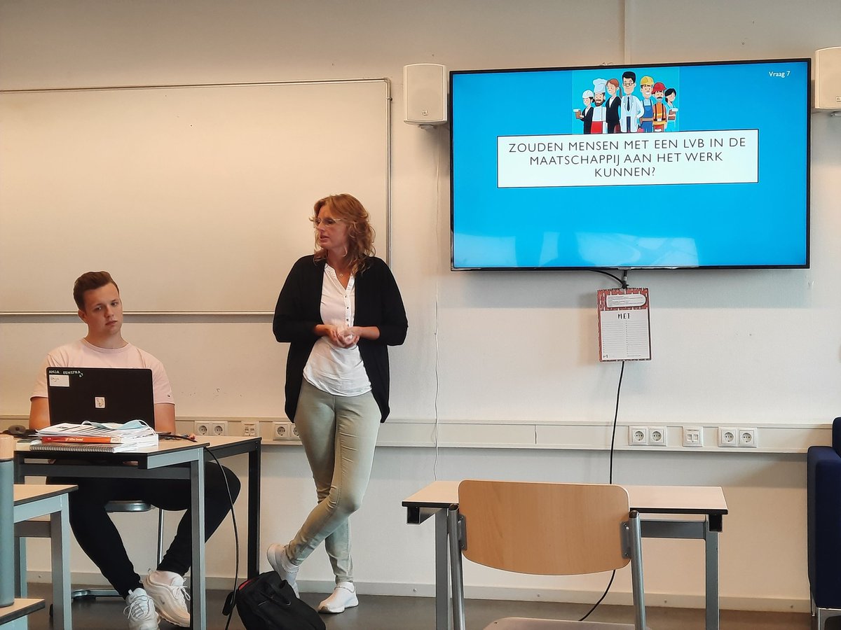 LFBAssen's tweet image. De 2e jaars studenten van maatschappelijke zorg van het @DrentheCollege kregen vandaag een les van Anja over &apos;Hoe ga je om met mensen met een lichtverstandelijke beperking?&apos;. Wat was het #leerzaam en vooral heel #leuk #sterkinonderwijs @LFBNederland