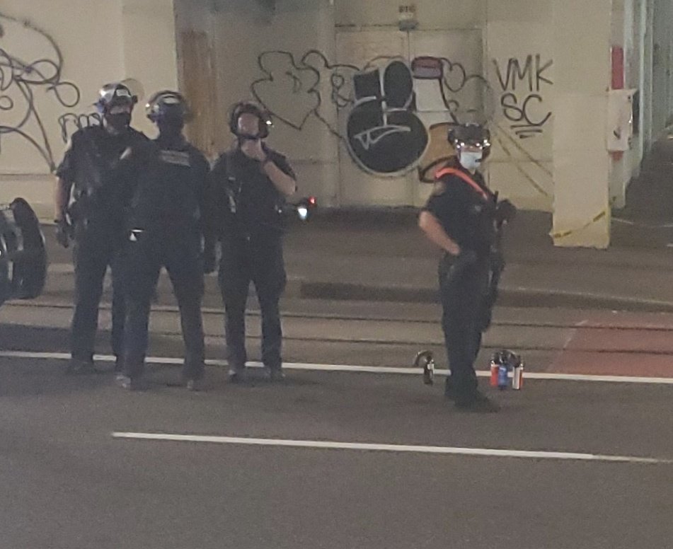 No idea what those cannisters at his feet are
#policeinvolvedshooting #portlandprotest #portlandriots