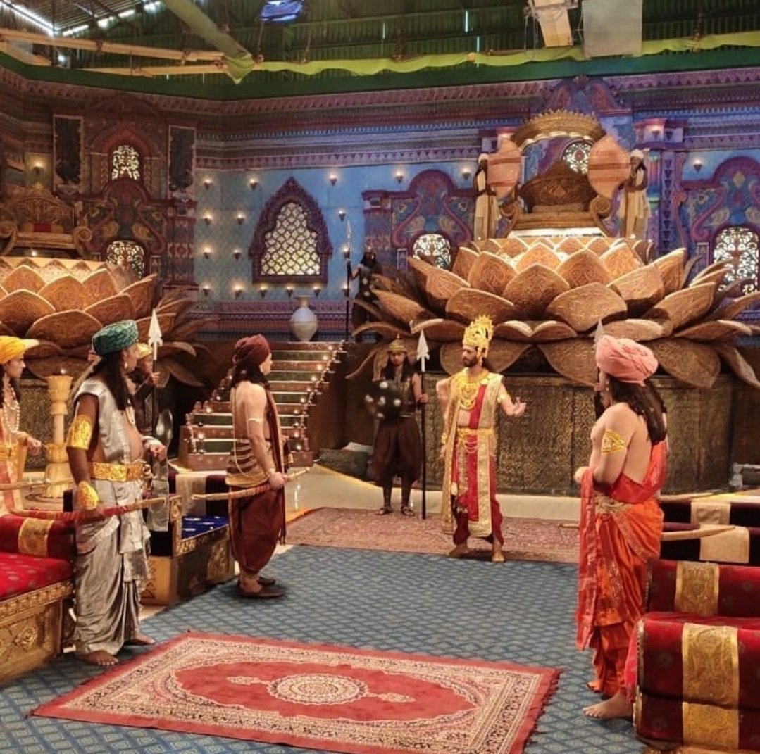 त्रेतायुग में एक प्रतापी राजा थे...रत्नाकर ...महाराज संतान हीन थे... किस प्रकार समुद्र के अंश रत्नाकर को संतान की प्राप्ति हुई? किस प्रकार उनके दुख की समाप्ति हुई ?जानेंगे मां वैष्णो देवी की कथा में.....
.
#jaimaavaishnodevi🙏 #jaimatadi #shooting #vaishnodevitemple #sagarworld