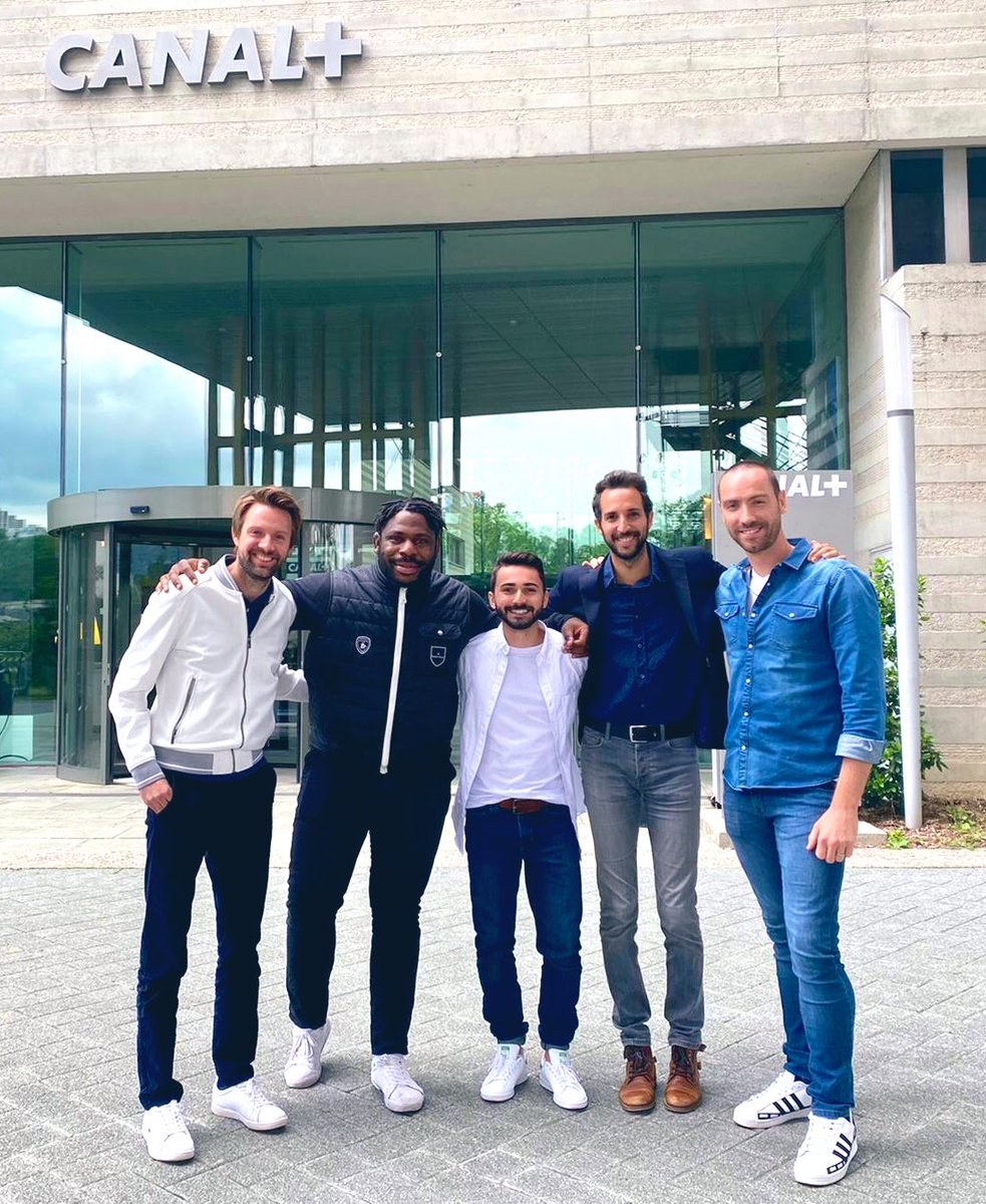 TEAM #FautQuOnParle presque au complet ❤️ <a href="/StraviusJs/">Jérémy Stravius</a> <a href="/Jeremyclamy/">Jeremy.Clamy-edroux</a> @kevin_aym 
Les filles, on vous attend ! 😃
<a href="/capsule19/">Céline Dumerc</a> <a href="/AGuyart/">Astrid Guyart</a> <a href="/BubucheOfficiel/">Amandine Buchard OLY</a>