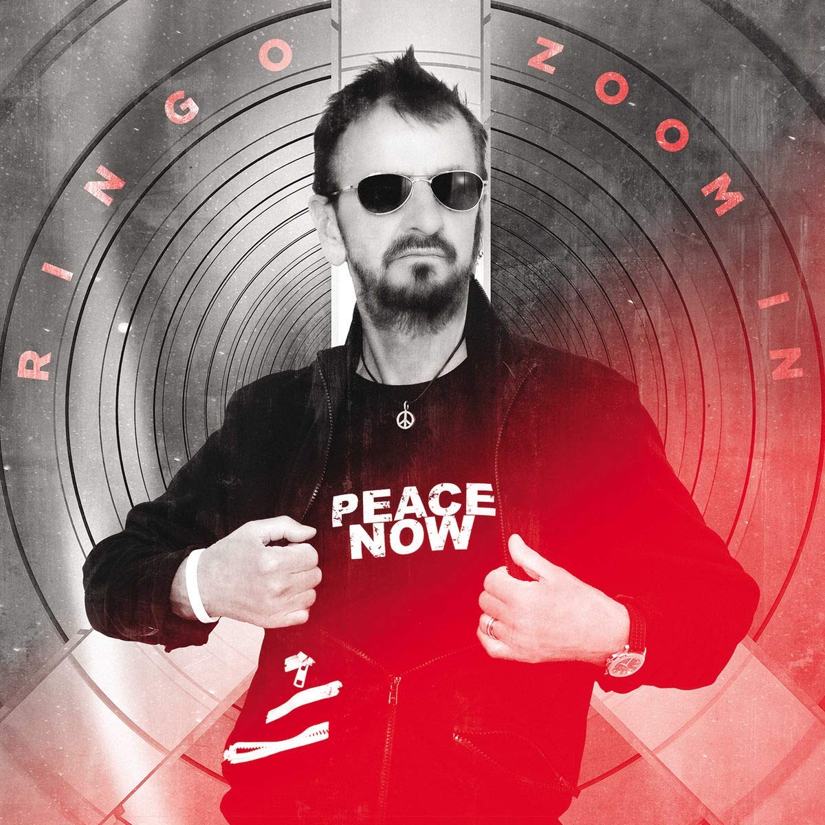 „Zoom In“ hat <a href="/ringostarrmusic/">#RingoStarr</a> Starr im letzten Jahr aufgenommen, als „Beschäftigungstherapie“ mit Gastbeiträgen von Ben Harper, Lenny Kravitz, Steve Lukather, Sheryl Crow, Joseph Williams, Dave Grohl, Robbie Krieger und Ex-Beatles-Kollege Paul McCartney.mobilefidelity-magazin.de/ringo-starr-zo…