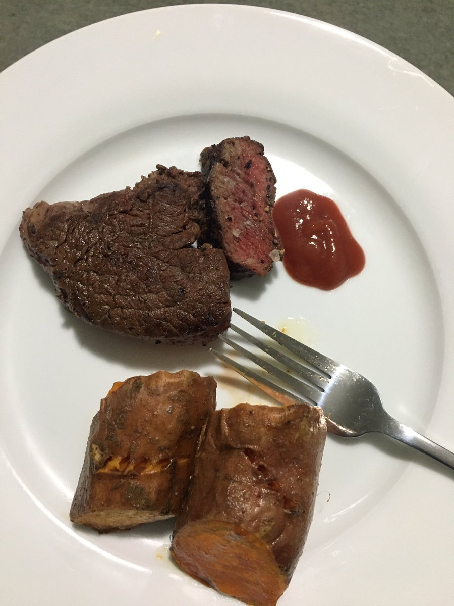 moodybooty3000's tweet photo. How do I like my steak?

In my fakin belly 😍 #veganshmegan #cheatweekend https://t.co/kyEAJex3es