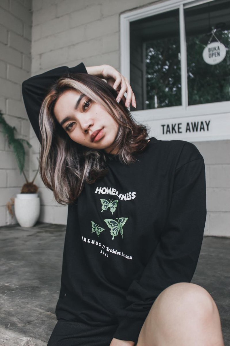 Homelinessco's tweet photo. LS Troides Helena perfects the beauty of your appearance with a 3 butterfly design that has a deep meaning. All you have to know is that Troides Helena is a beautiful poisonous butterfly. The rest you assume on your own. In frame: @clarissasiswara
#HOMELINESS #HOMELINESSPROJECT https://t.co/l75grjS3lC