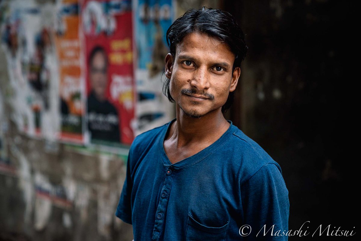 三井昌志 イケメン率の高さでは バングラデシュもインドに負けていない 首都ダッカの路地裏で出会った男も 端整な顔立ちと強い目力が圧倒的だった