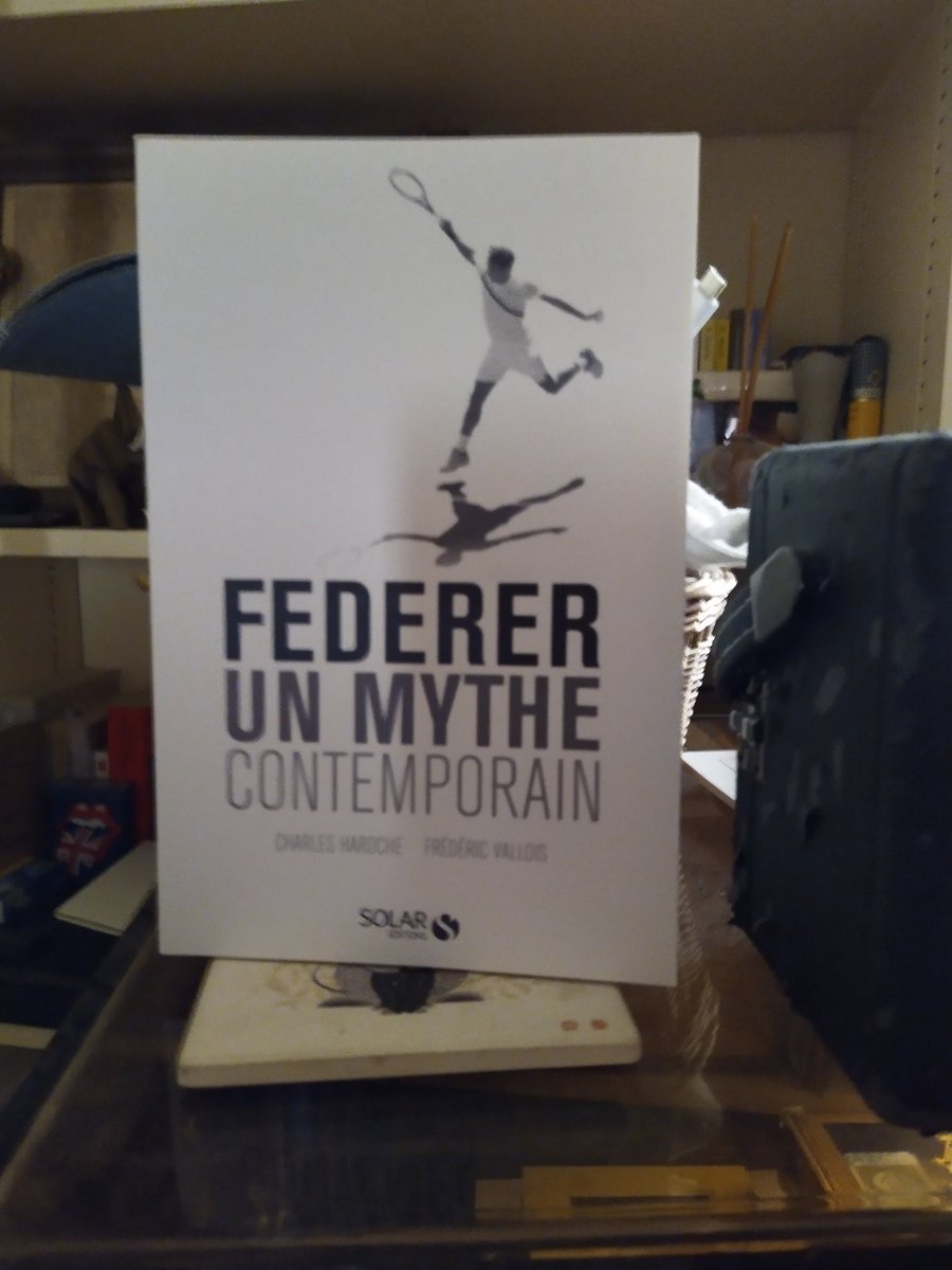 romainbgb's tweet photo. Un #VendrediLecture📚 placé sous le signe du Maestro #Federer ♥️🐐🇨🇭🎾 avec @CharlesHaroche et @fvallois !!!#UnMytheContemporain #SolarEditions #Haroche #Vallois https://t.co/wmsflfVEmM
