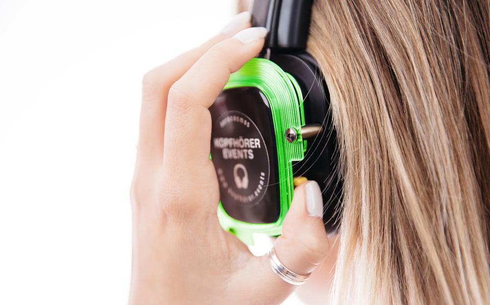 Silent disco zorgt voor geluidsoverlast in Leeuwarden: De politie kreeg vrijdag rond 1.00 uur een melding van geluidsoverlast uit een woning aan het Cambuursterpad in Leeuwarden.