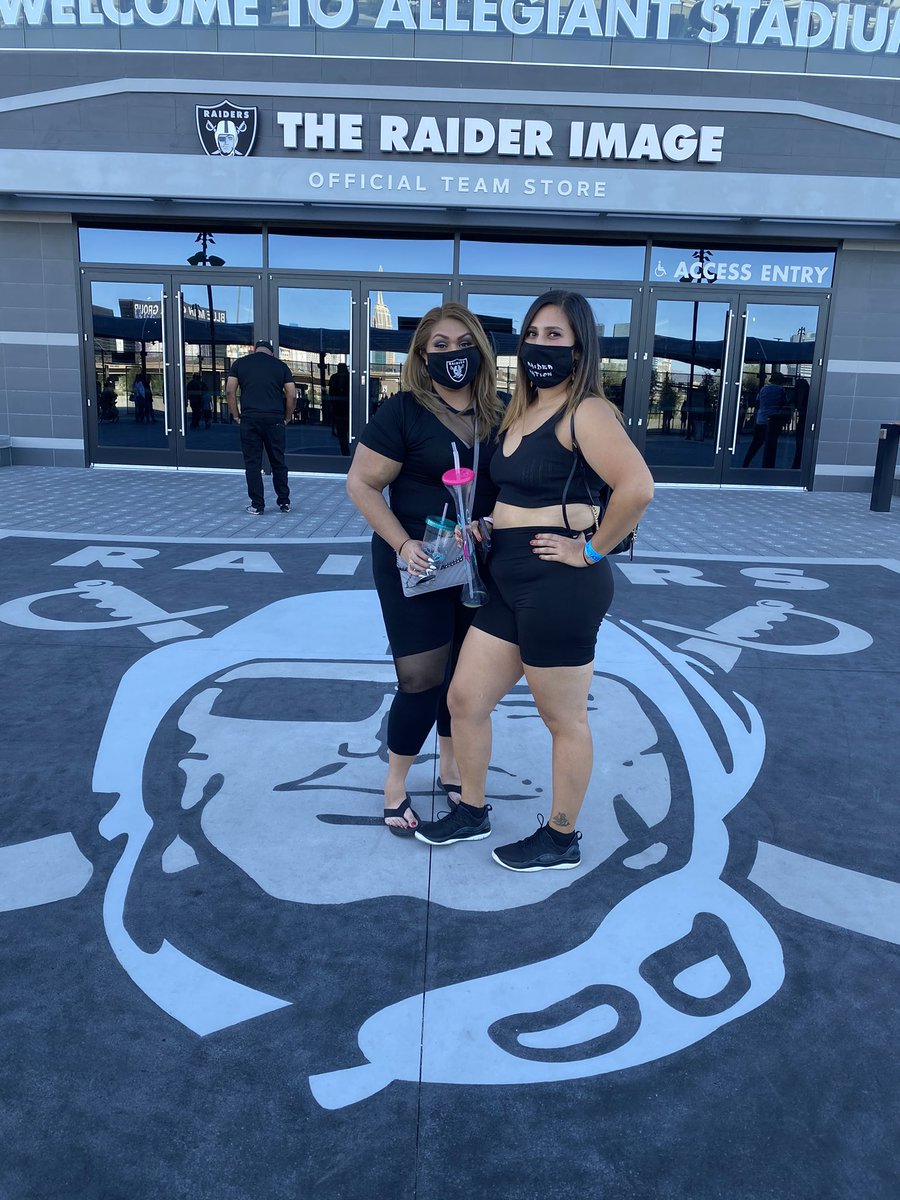 ccarrillo1983's tweet photo. Can’t wait till September! The whole city of #LasVegas is gonna be 🔥 with the #RaiderNation from near and far are in PARADISE! #Raiders #R8derChick83 #AlmostKickOff @Raiders https://t.co/g2NrGIeNIF