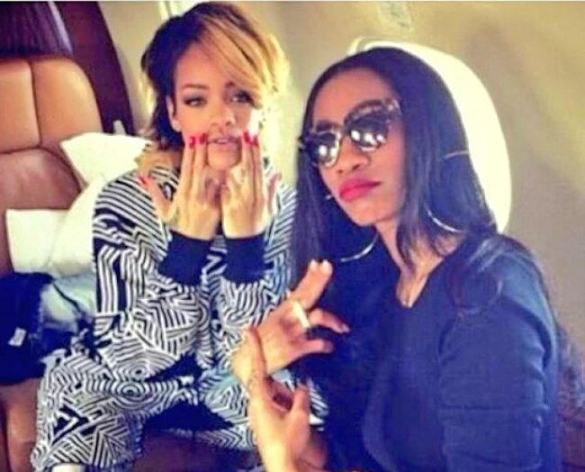 "ON FAIT L'SIGNE JUL COMME RIHANNA" <a href="/jul/">Jul</a>