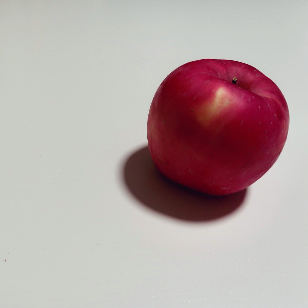 japanavi's tweet photo. 1日1りんご🍎

たくさん寝ました。
昨日、心配の連絡をたくさんもらいました。普段は香港のことを考えることは少ないだろう久しぶりの友人たちからも。
たくさんの人が見てくれている、心強い。
みんな、今日からも生きていこう。 https://t.co/Jq29fNKEgw
