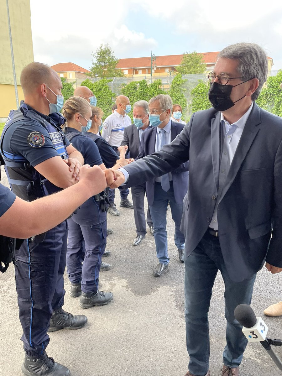 avecRottner_57's tweet photo. [Securité]👮🏼‍♂️
@JeanROTTNER , @GrosdidierMetz , @CedricGouth , @btahriofficiel et Salvatore Tabonne sont allés au Commissariat de Woippy pour visiter les locaux et rencontrer les agents. 
Ils sont également aller faire un tour dans le quartier pour constater son évolution positive https://t.co/qld5vzjmXB