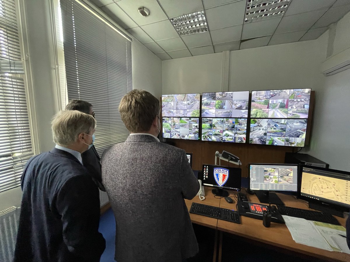 avecRottner_57's tweet photo. [Securité]👮🏼‍♂️
@JeanROTTNER , @GrosdidierMetz , @CedricGouth , @btahriofficiel et Salvatore Tabonne sont allés au Commissariat de Woippy pour visiter les locaux et rencontrer les agents. 
Ils sont également aller faire un tour dans le quartier pour constater son évolution positive https://t.co/qld5vzjmXB