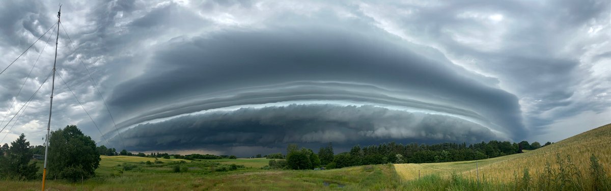 kshintz's tweet photo. I took this picture from my home office last Sunday. Not quite a cloudburst in danish terms, but close. Nevertheless, there was a lot of interesting convective dynamics to observe that day. https://t.co/7yw4EQ9tlF