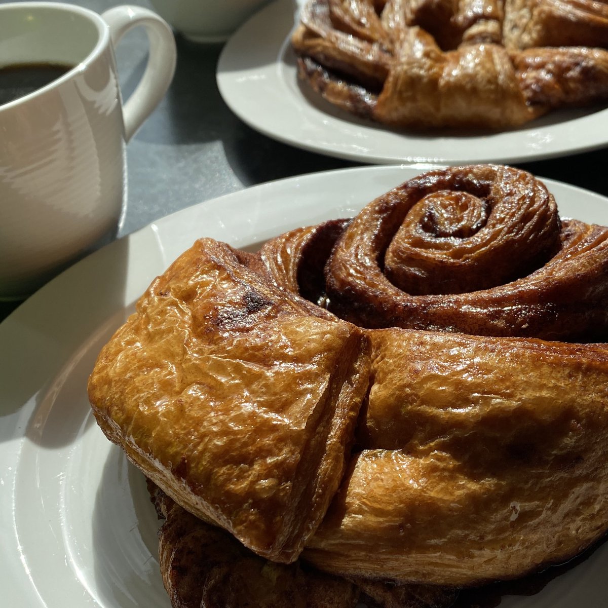 Franzbrötchen muss freitags einfach sein!
#franzbrötchen #franzbrötchenfreitag #frühstück #homeoffice #tgif #kaffee