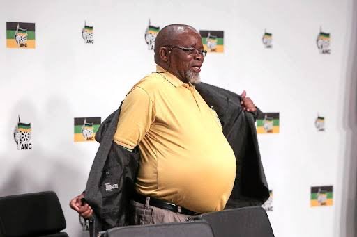 neliswa_lungile's tweet photo. A belly full of corruption #lockdown #level5 #level4 https://t.co/zjJ4zKIcKI