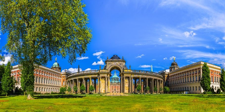 unipotsdam's tweet photo. 📢 Der zweite https://t.co/TtuVm9sp5y findet schon am kommenden Dienstag am Campus Am Neuen Palais statt!
🗓️ 29. Juni, 17 Uhr
❗️ Anmeldungen für die letzten freien Plätze sind noch unter https://t.co/haW7l7Xzhn möglich ❗️
#30jahreUP #UPtalks #Anmeldung #Griebnitzsee #Potsdam https://t.co/tBQ4T4NeHR