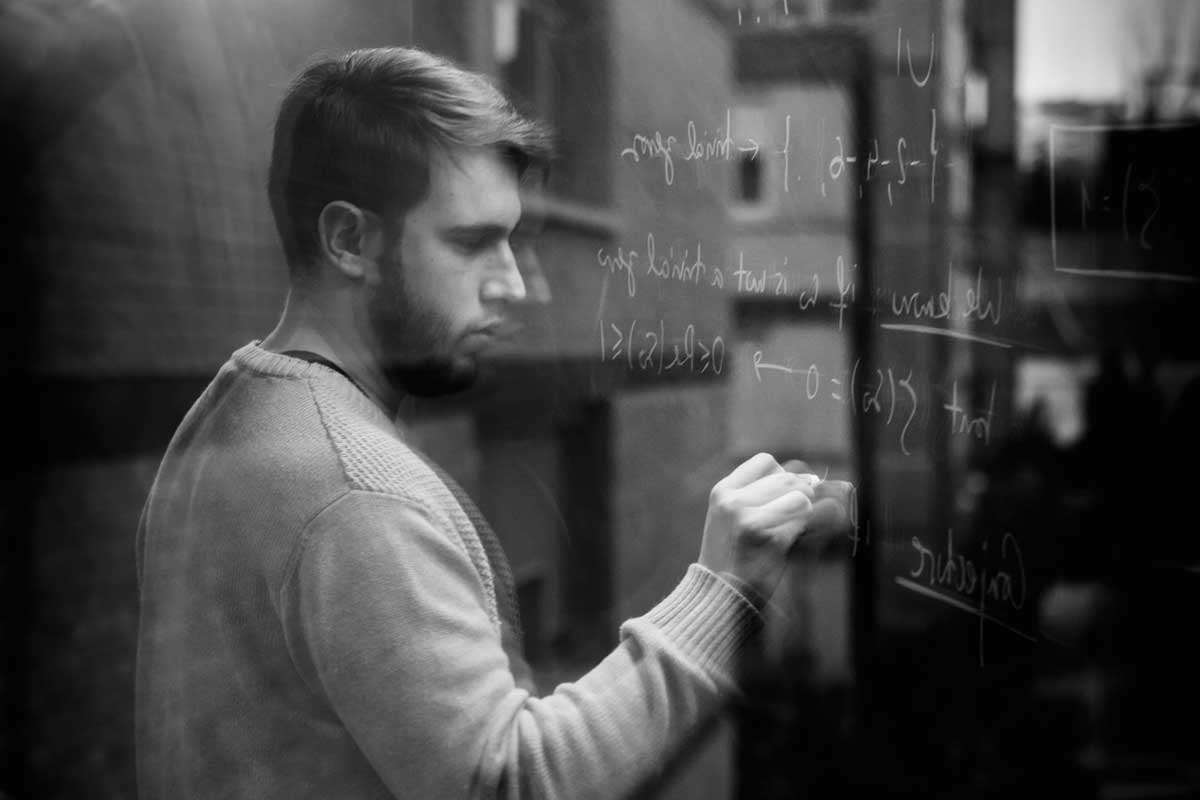 Metode_eng's tweet image. We start our Friday recovering this article about one of the great pending mathematical challenges: The Riemann hypothesis. By Pilar Bayer @UniBarcelona #milleniumProblems #maths #milleniumproblems go.uv.es/M6F6LDg