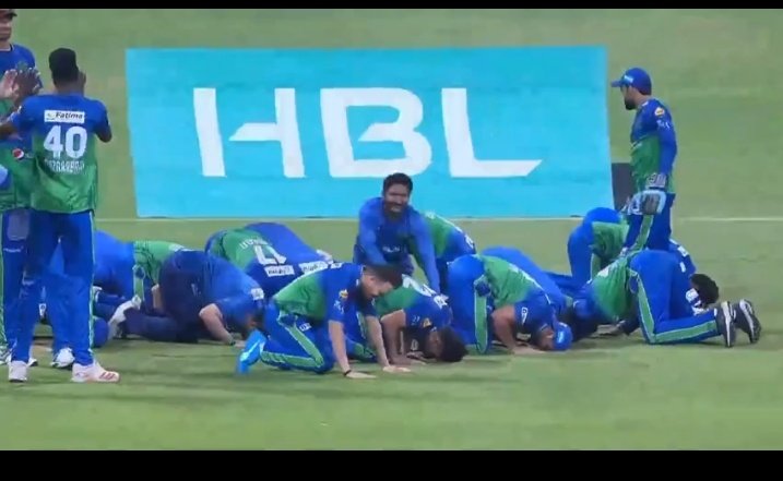 Arishyyyy_1's tweet image. Best picture on internet today ❤️❤️
#PSL6final